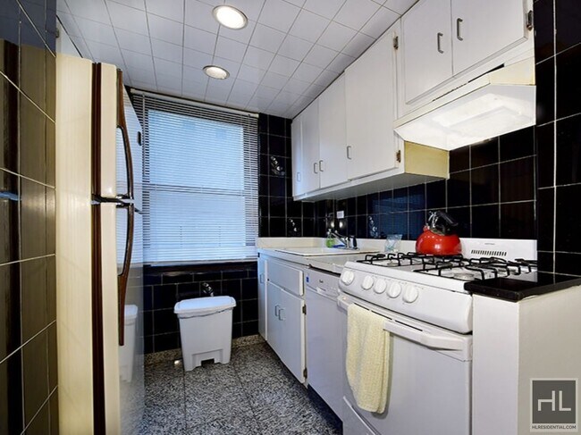 Photo - E 47 st Unit 8H