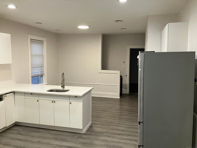 Building Photo - 394 Gregory St Rental