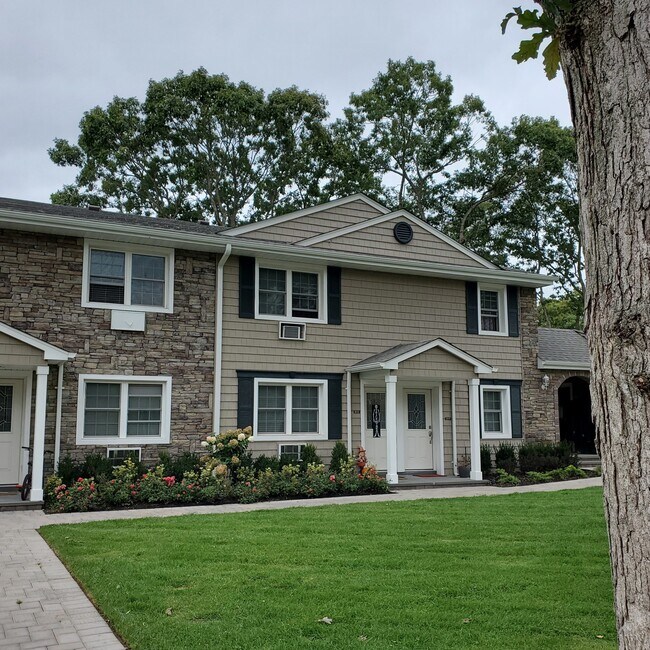 Photo - Fairfield Courtyard At Bohemia