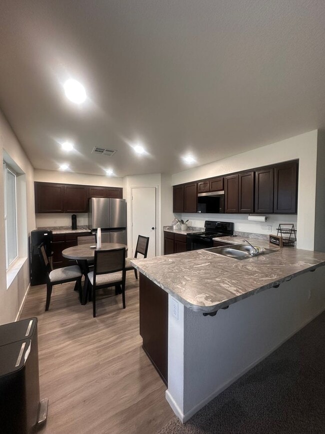 7338 E 44th Pl