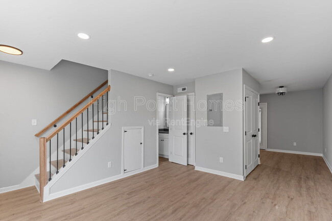 Photo - 400 Gallery Ln