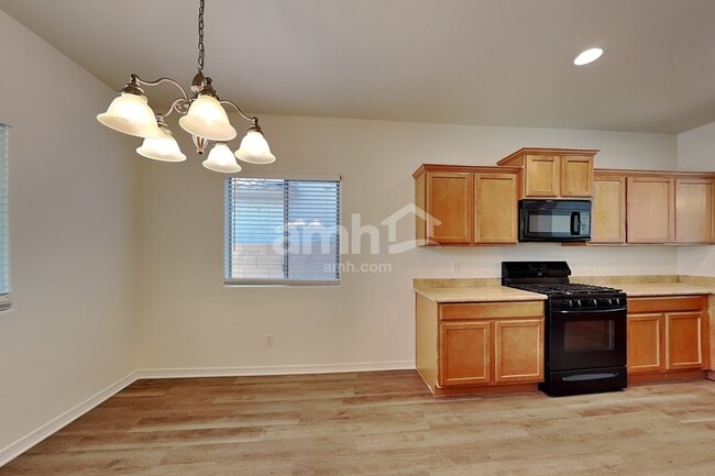 Photo - 18641 W Mission Ln
