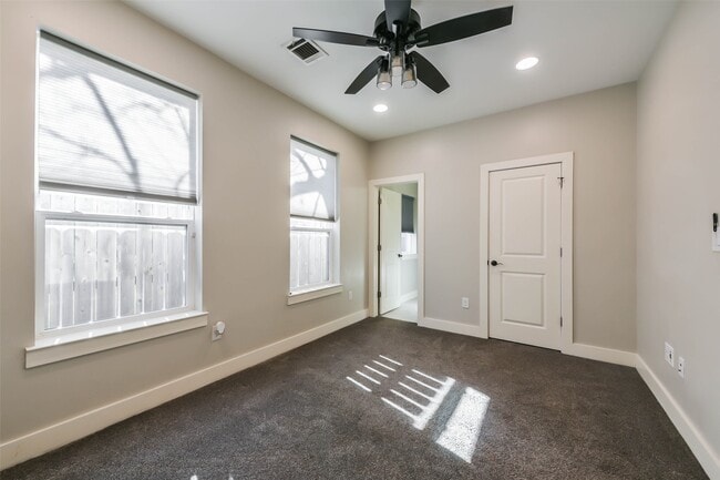 Photo - 2422 Hadley St