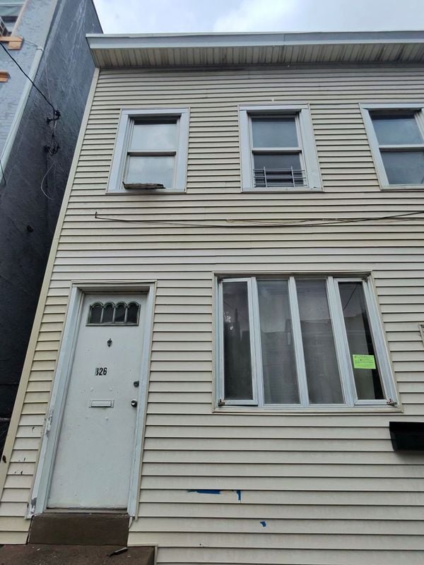Building Photo - 826 S Clinton Ave