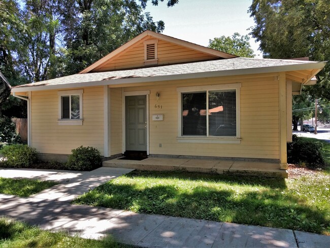 Chico Charmer! Close to downtown Chico and... - Chico Charmer! Close to downtown Chico and... Casa