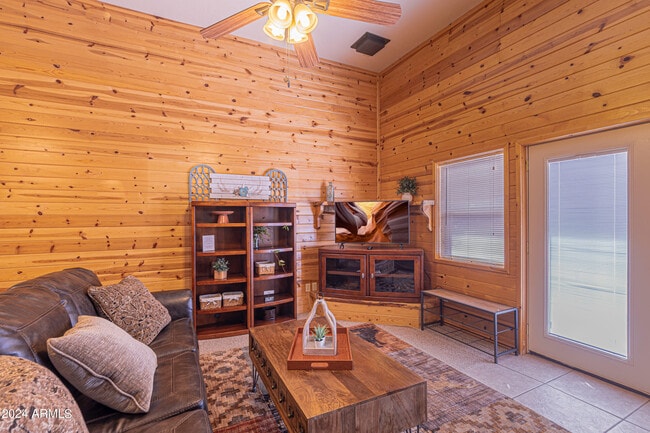 Photo - 1042 S Hunter Creek Dr