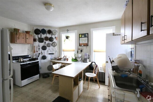 Building Photo - 71 Porter St Unit 2 Rental