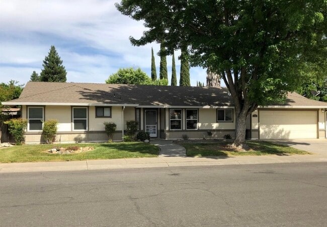 Building Photo - 430 Pelican Pl