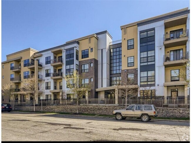 Building Photo - 820 Emerald St SE Unit 307 Rental