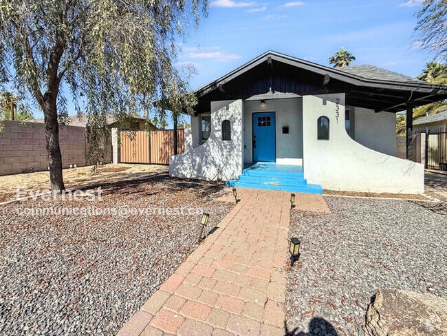 Building Photo - 2331 N Richland St Rental