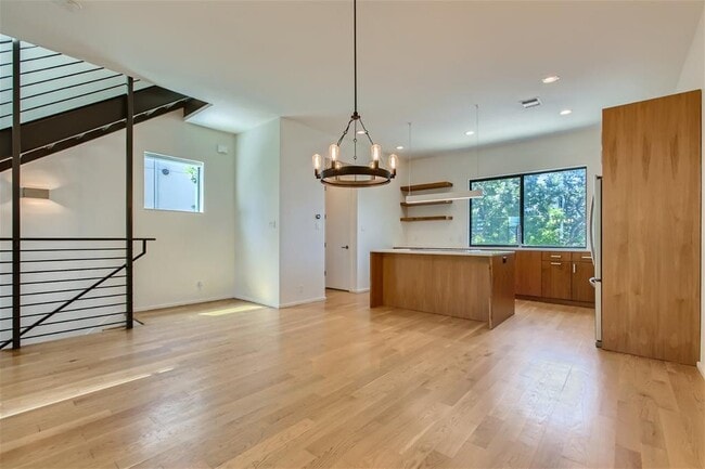 Photo - 707 Cardinal Ln Unidad L2