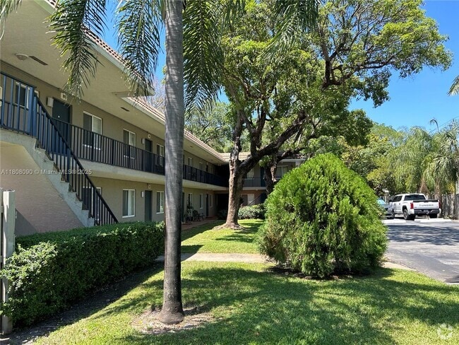 Building Photo - 1111 SW 4th St Unit 6 Rental