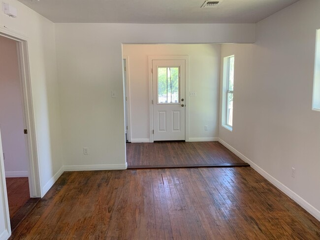 1203 E Main St