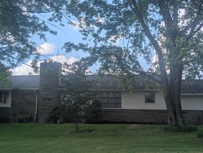 Photo - 225 E Mennonite Rd