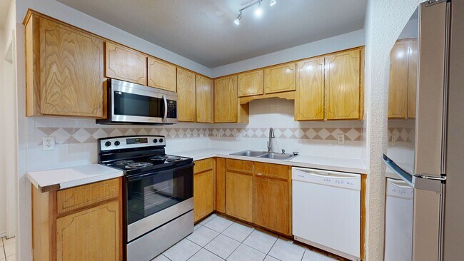 Photo - 2 WEEKS FREE RENT + STAINLESS STEEL APPLIANCES!!!!