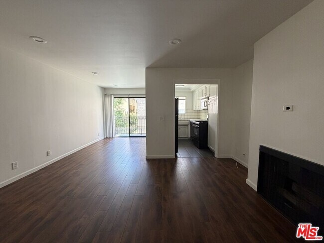 Photo - 1337 N Sierra Bonita Ave Unidad 204
