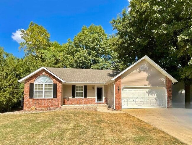 Building Photo - 1545 Fairoaks Dr Rental