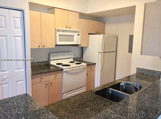Photo - 2493 Centergate Dr Unit #204 UPDATED TOWNHOUSE