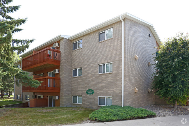 Cardinal Estates Building 302 - Cardinal Estates Apartments