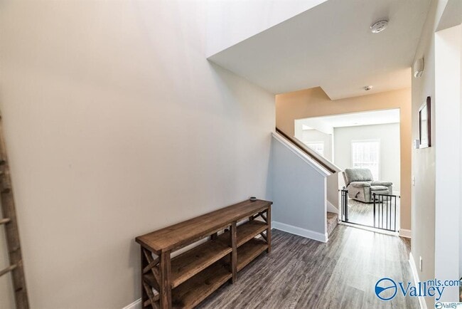 Photo - 108 Erskin Parcus Dr