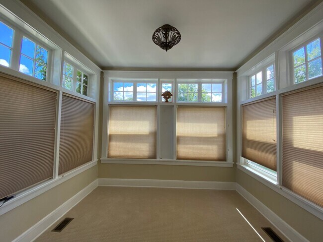 Photo - Charming 3 Bedroom/1.5 Bathroom Townhome i...