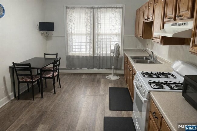 Photo - 382-386-386 Highland Ave Unidad 201