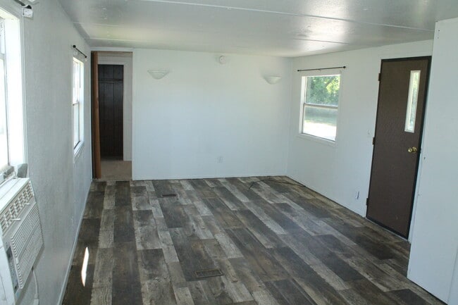 Living Room - 108 E Cherry St Unidad Lot #3