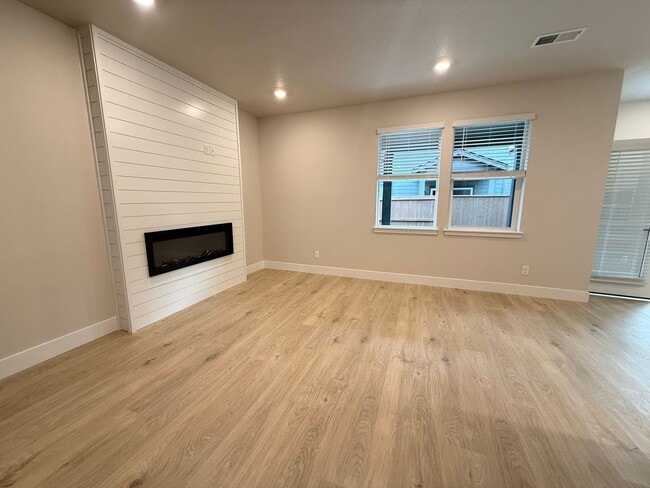 Photo - Brand New Stunning 5 Bed/3 Bath Home - Steven's Ranch