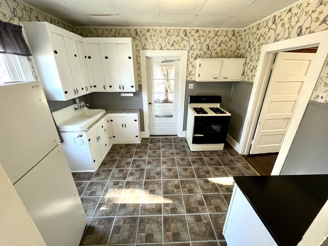 Photo - 221 N 7th St