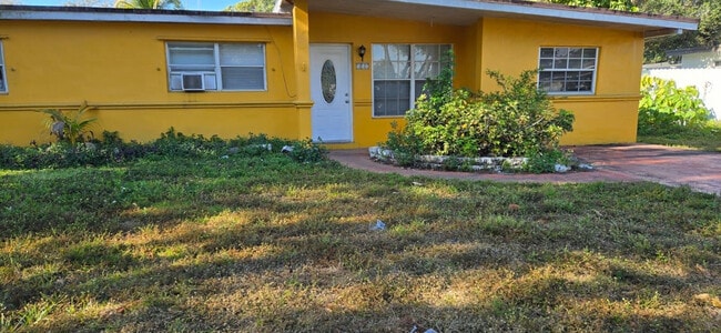 Building Photo - 112 Newton Rd