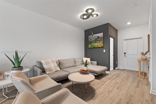 Photo - 403 NE 212th St