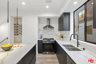 Photo - 18315 Collins St