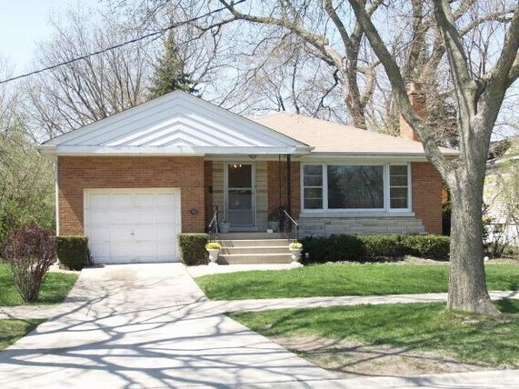 Building Photo - 711 Locust Rd Rental