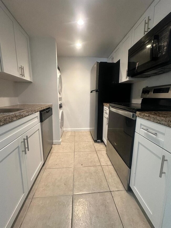 Building Photo - 10206 Twin Lakes Dr Unit 15-B