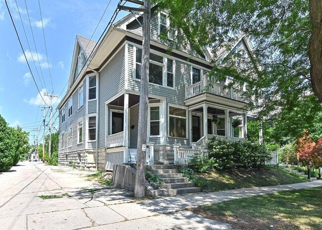 Photo - 118 W Reservoir Ave