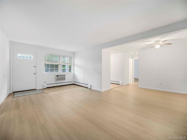 Photo - 1 Doxbury Ln