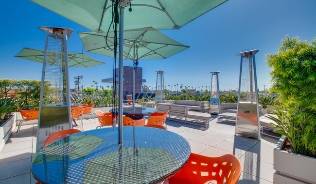 Relax or meet up with friends on the rooftop deck and enjoy views of Venice