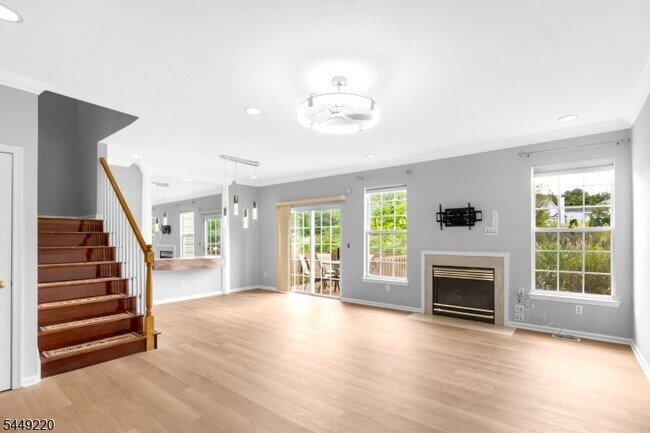 Photo - 72 Albert Ct