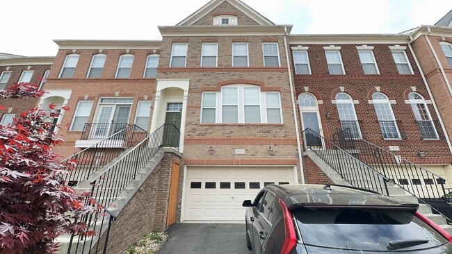 Fantastic 3 Bed 3.5 Interior Brick Townhom... - Fantastic 3 Bed 3.5 Interior Brick Townhom... House