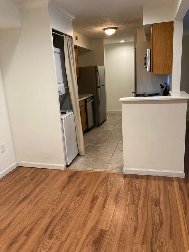 Kitchen showing washer and dryer - 4002 Governors Sq Unit 4002-3 Governors Sq