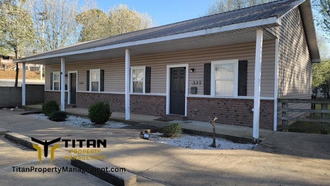 Building Photo - 1bed/1bath apartment Unit 331 E Narroway St