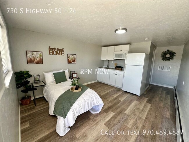 Updated Unit with Hard floors! Utilities i... - Updated Apartment Unit with Hard floors! Utilities i... Unit 24