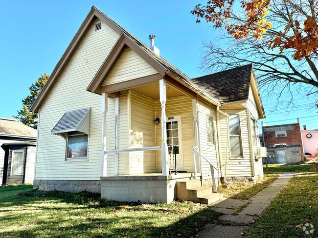 Building Photo - 1816 Chase St Rental