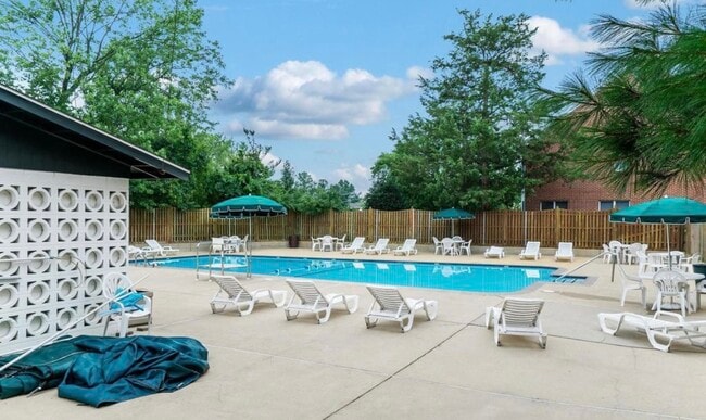 Building Photo - 203A Locust St SE