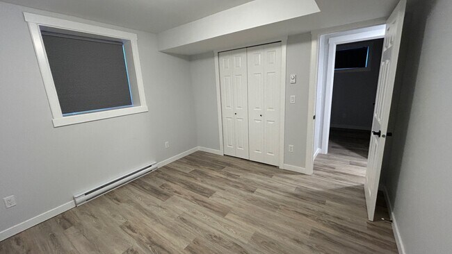 Photo - 4401-4449 49 St