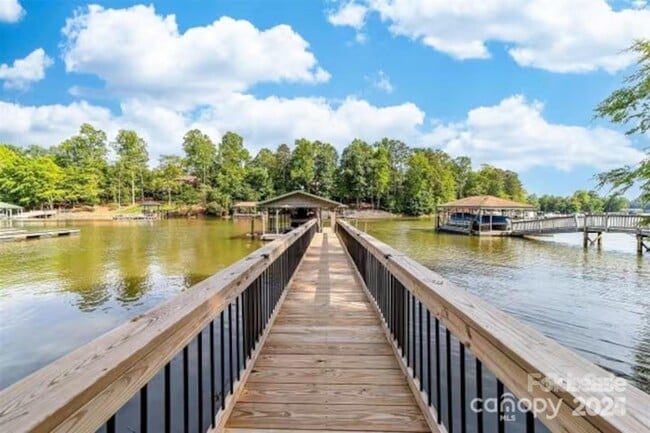 Photo - 876 Armstrong Rd