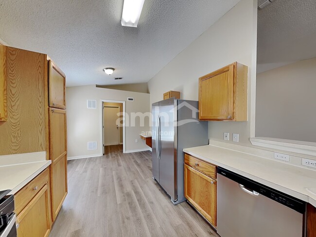 Photo - 16027 Dorchester Blvd