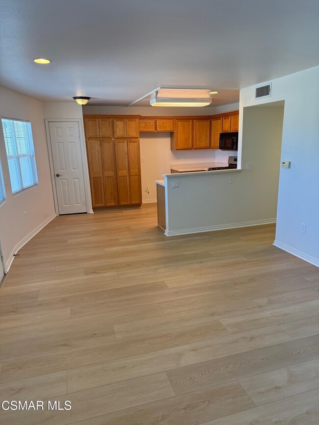 Photo - 1256 Main St