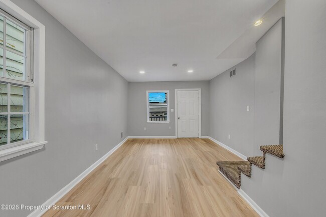 Photo - 1009 W Lackawanna Ave