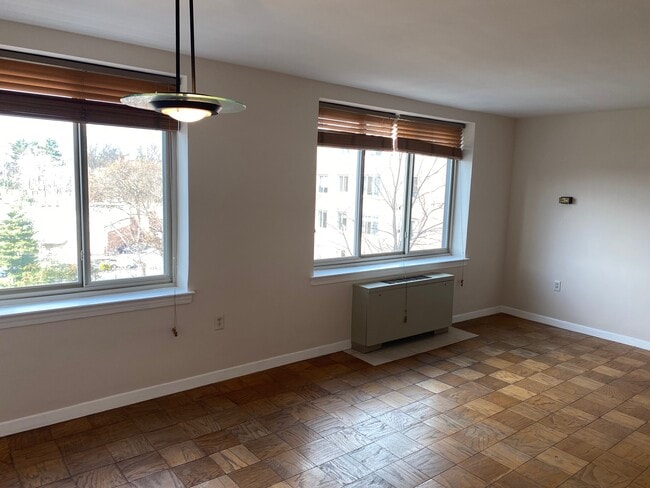 Living Room - 3000 Spout Run Pkwy Unit #D-506